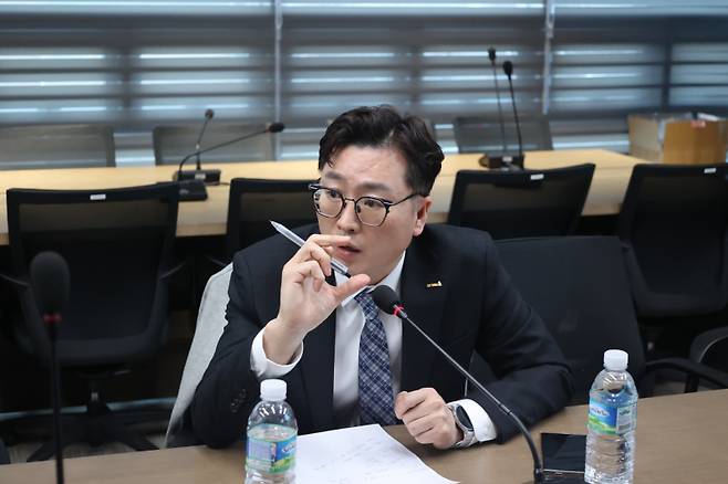 이도왕 대한임상병리사협회 공보부회장이 21일 협회 강당에서 열린 기자 간담회를 통해 임상병리학과 입학 정원 확대의 문제점을 설명하고 있다. 대한임상병리사협회 제공