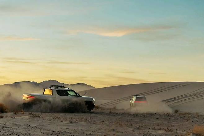 리비안 R1T R1S 캘리포니아 듄 에디션