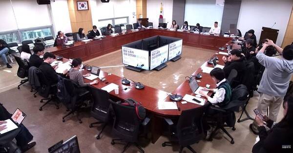 ▲'제2오요안나 사건 방지를 위한 방송노동자 긴급 증언대회'가 27일 국회의원회관에서 엔딩크레딧과 민주노총 공공운수노조 희망연대본부 방송스태프지부, 김태선·이용우 더불어민주당 의원실 주최로 열렸다. 사진=이용우TV 유튜브 갈무리