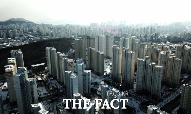 '부도 공포'가 확산하면서 건설사들은 주택 공급 물량을 줄이며 몸을 사리고 있다. /더팩트 DB