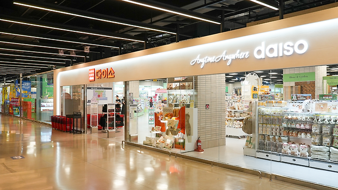 이마트 의왕점에 입점한 다이소 매장 전경