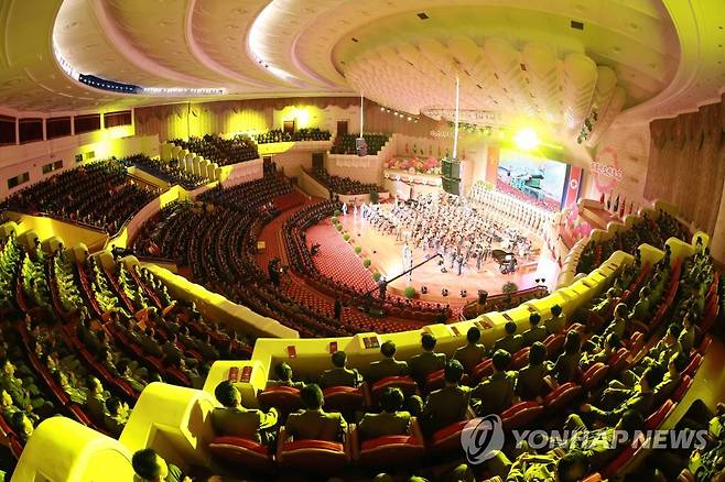 북한 2017년 9월 수소탄시험 성공 축하연 북한 조선중앙통신은 수소탄 시험 성공 기념 축하연에 김정은 국무위원장과 발사 관계자들이 참석했다고 2017년 9월10일 보도했다.