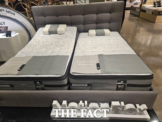 지난 4일 서울시 강남구 신세계백화점 강남점 씰리침대 매장에 전동침대 '모션플렉스' 제품이 진열돼 있다. /우지수 기자