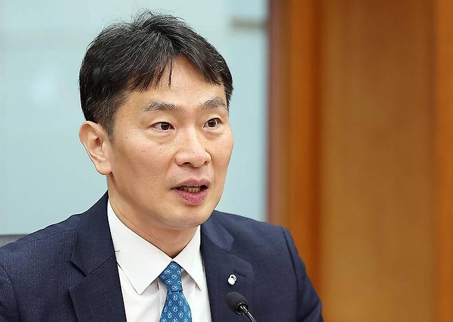 이복현 금융감독원장이 5일 오전 서울 영등포구 여의도 금융투자협회에서 열린 증권사 CEO와의 간담회에서 모두발언을 하고 있다. 뉴스1