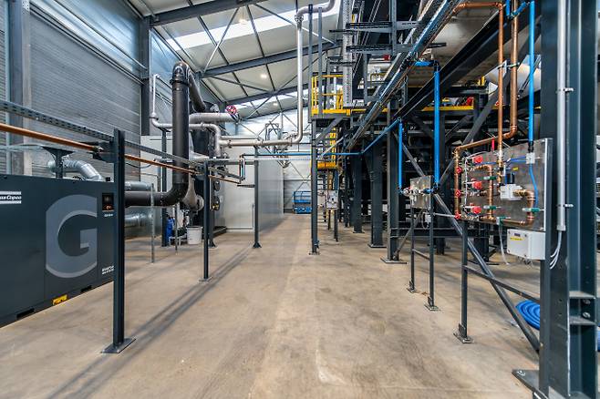 SK에코플랜트가 수년간 공들여온 친환경 사업을 매각하고 반도체 사업으로 포트폴리오 전환을 시도하고 있다. 반도체·에너지·건설 종합기업으로 도약하겠다는 계획이다. 사진은 SK에코플랜트 자회사 SK테스가 네덜란드 로테르담에 준공한 폐배터리 재활용 전처리 공장 모습. /사진=SK에코플랜트