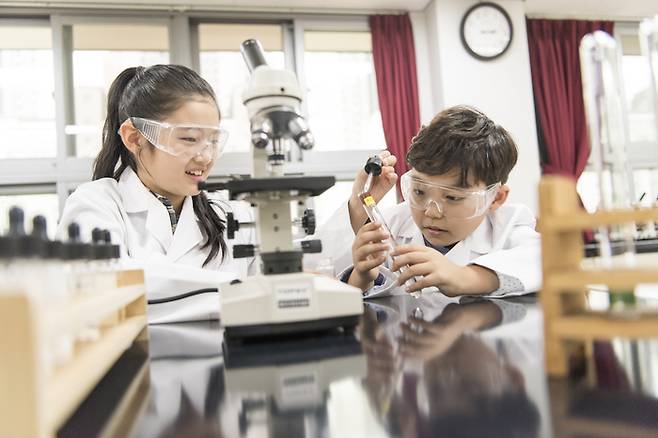 최근 영재교육원에 대한 학부모의 관심이 높아지고 있다.