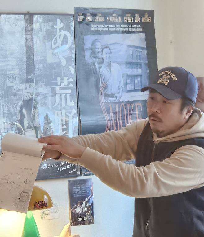 배우 겸 감독 양익준이 폭행 피해를 주장하는 ㄱ씨의 말을 반박하고 있다. 이다원 기자