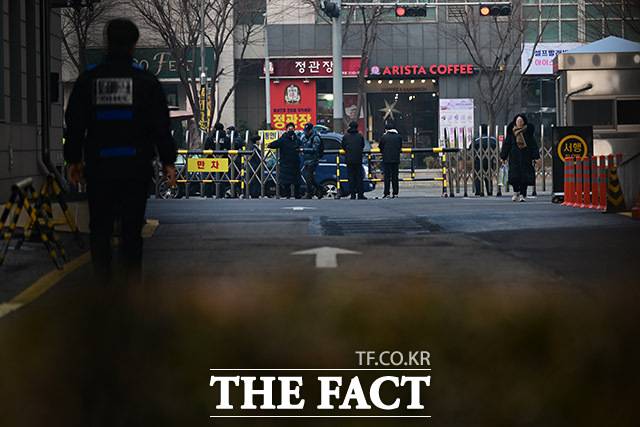 피고인들의 변호를 맡고 있는 이하상 변호사는 재판이 끝난 후 "오늘은 1월 19일 전날 있었던 1월 18일 날 사건에 대한 공판이 진행이 됐다"며 "오늘은 1월 19일과는 아무런 관련이 없음에도 (검찰은) 큰 사건이 있었던 것처럼 과장하고 있고 공소를 유지하려고 한다"고 주장했다. /남윤호 기자