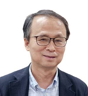 김용석 가천대 반도체대학 석좌교수 - 현 가천대 반도체교육원장, 현 반도체공학회 고문, 전 성균관대 전자전기공학부 교수, 전 삼성전자 상무