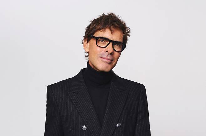 ‘프렌치 럭셔리 아이콘’으로 불리는 인테리어 건축가 겸 가구 디자이너 피에르 요바노비치. 그는 연출가 뱅상 위게의 제안으로 지난해부터 오페라 무대를 디자인하고 있다. 퍼블릭 도메인