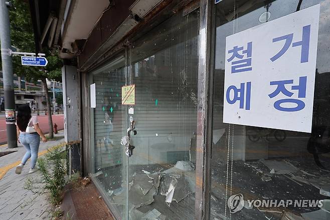 경기 불황에 자영업자 폐업 늘어나 (서울=연합뉴스) 임화영 기자 = 서울 서대문구 인근 폐업한 상점. 2024.9.1 hwayoung7@yna.co.kr