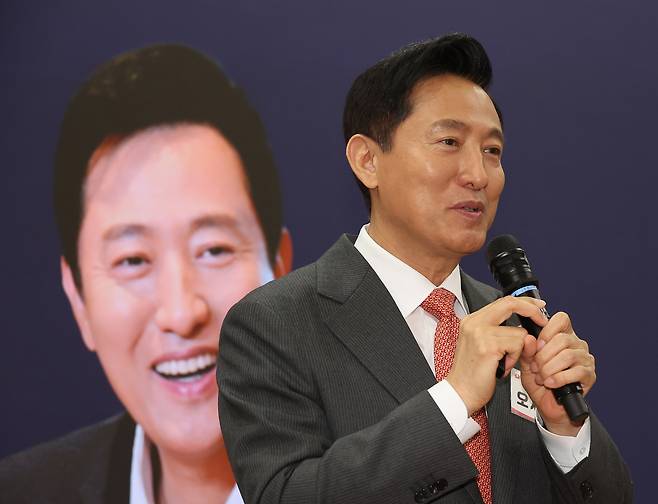 11일 서울 여의도 국회 의원회관에서 열린 국회무궁화포럼 제6회 토론회 ‘북핵 앞에 선 우리의 선택, 핵 잠재력 확보를 위한 한미 안보협력 전략’에서 오세훈 서울시장이 기조연설을 하고 있다. 연합뉴스