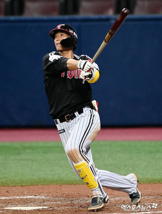LG 외야수 송찬의는 10일 사직구장에서 열린 '2025 신한 SOL Bank KBO 시범경기' 롯데와 시범경기에서 6번타자 좌익수로 선발 출전한다. 시범경기 기간 왼손 투수 상대 기회를 받을 전망이다. 엑스포츠뉴스 DB
