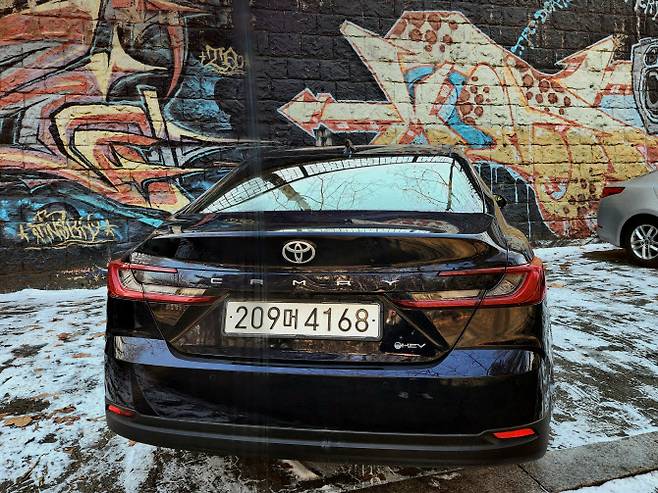 토요타 캠리 하이브리드 후면부. (사진=이다원 기자)