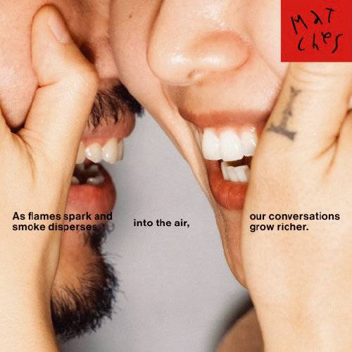 와인이 만드는 감각적인 순간을 시각적으로 표현한 포스터.