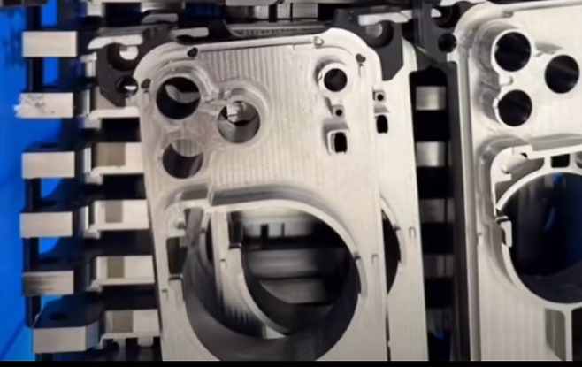 (루머)애플 아이폰17 프로, 미들 프레임 모듈 유출