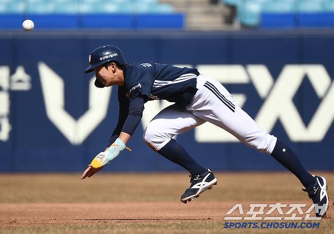 11일 대구 라이온즈파크에서 열린 시범경기 두산-삼성전. 1회초 1사 2루 양의지 타석. 김민석이 3루 도루를 시도하고 있다. 대구=정재근 기자 cjg@sportschosun.com/2025.3.11/