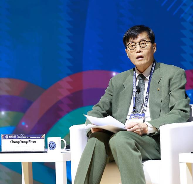 이창용 총재, 서울 서대문구 연세대학교 백주년기념관에서 열린 제7회 글로벌지속가능발전포럼(GEEF 2025)에서 기조연설 (사진출처 : 한국은행)