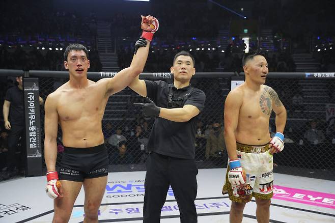 (왼쪽부터)윤태영과 바트문크. 사진=ROAD FC