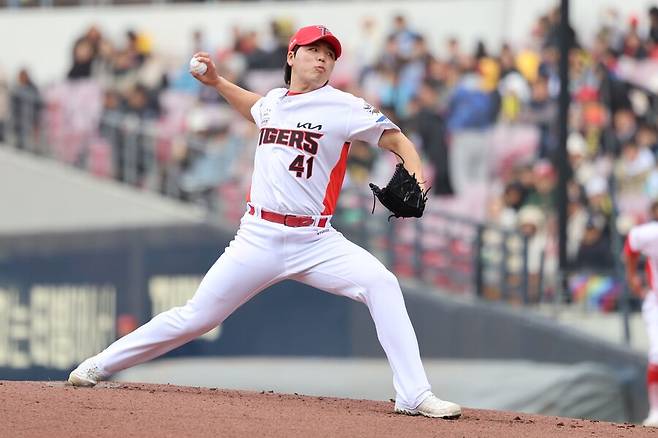 ▲ 1회 실점 이후 안정감을 찾아가며 4이닝을 소화한 황동하 ⓒKIA타이거즈