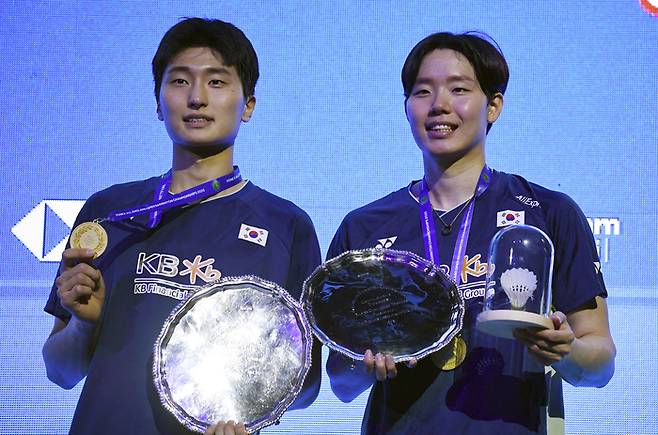 남자 복식 우승을 차지한 김원호, 서승재. 사진 | 버밍엄=AP연합뉴스