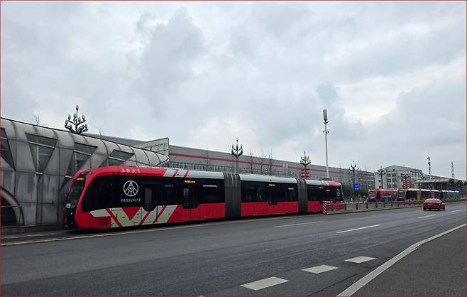 중국 쓰촨성 이빈시에서 운영 중인 TRT 차량인 ART 1.0. 이빈=강갑생 기자