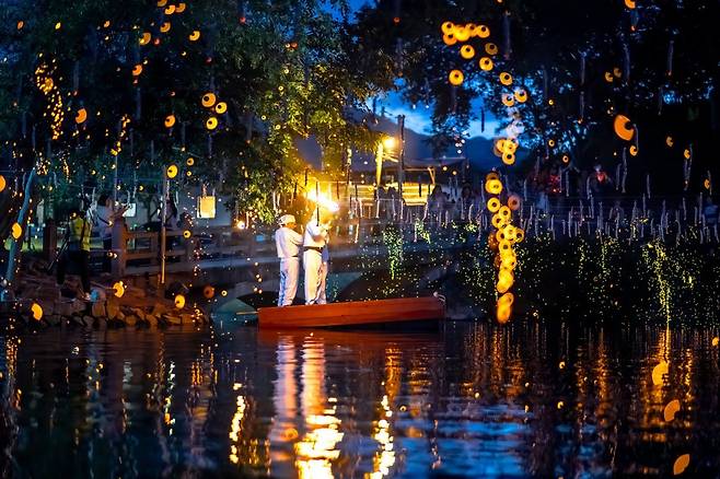 함안 ‘낙화놀이’를 통해 새로운 여행 명소로 떠오른 경남 함안군 무진정. 유형문화유산인 조선시대 정자로 2024년에 이어 2025년까지 2년 연속 ‘강소형 잠재관광지’ 선정됐다 사진제공 |한국관광공사