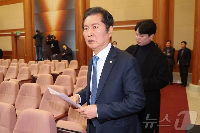 정청래 국회 법제사법위원장이 18일 서울 종로구 헌법재판소에서 열린 박성재 법무부 장관의 탄핵심판 1회 변론에 출석하고 있다. (공동취재) 2025.3.18/뉴스1 ⓒ News1 김명섭 기자