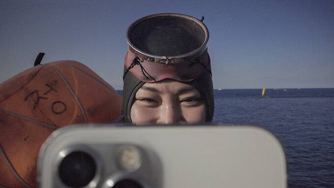 다큐멘터리 ‘씨그널’에 출연한 해녀 이유정 씨. 그린피스 제공