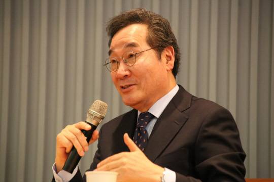 새미래민주당 창당 후 DJ(고 김대중 전 대통령) 계승을 표방해온 이낙연 전 국무총리가 지난 2월28일 전남 목포 김대중노벨평화상기념관에서 '김대중과 함께 여는 제7공화국'을 주제로 헌법 개정 시국강연회를 하고 있다.<새미래민주당 제공>