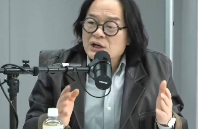 17일 유튜브 방송 ‘매불쇼’에 출연했던 문화평론가 김갑수씨. 유튜브 갈무리