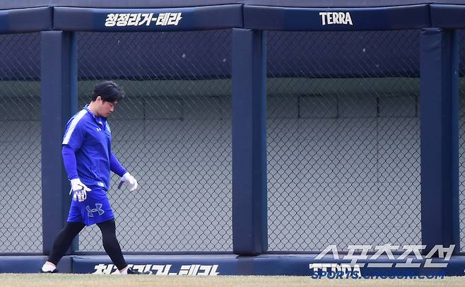 러닝으로 몸을 풀고 있는 오승환. 광주=송정헌 기자songs@sportschosun.com/2025.03.15/