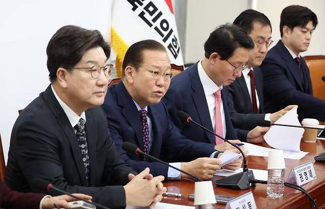 권영세 국민의힘 비상대책위원장이 지난 13일 오전 국회에서 열린 비상대책위원회의에서 발언을 하고 있다. ⓒ뉴시스