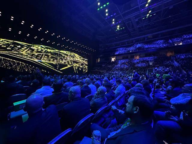 18일 미국 캘리포니아주 새너제이 SAP 센터 메인 공연장의 약 1만7,000개 객석을 엔비디아 개발자 콘퍼런스 GTC 참관객들이 가득 메우고 있다. 실리콘밸리=이서희 특파원