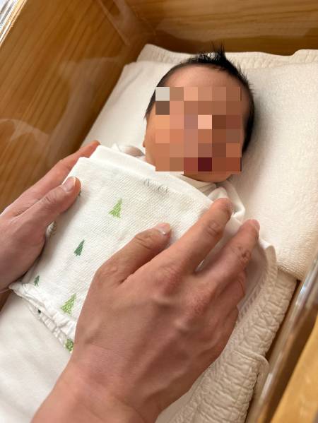 어쩌면 이리 작은 생명이 있을지. 오롯이 우리로부터 탄생했기에, 잘 돌보아야 한단 책임감. 잘해야한단 생각에 매순간 압도될 때가 많아서, 마냥 긴장할 때가 많았다. 버벅거리다 더 오래 울리는 것 같을 때엔 어김없이 자책하곤 했었다./사진=남형도 기자 아내