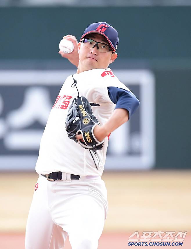 선발 등판 투구하는 롯데 박세웅.