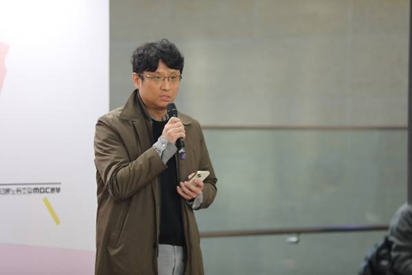 ▲20일서울 상암동 MBC 사옥 1층 로비에서 진행된전국언론노동조합 MBC본부이·취임식에서 발언하는 민성빈 신임 수석부본부장. 사진 제공=전국언론노동조합 MBC본부.