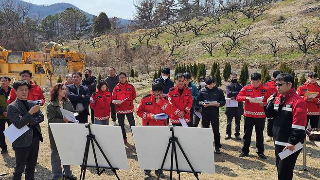3월19일 진행된 소나무재선충병 수종 전환 방제 사업지 현장 점검 ⓒ밀양시