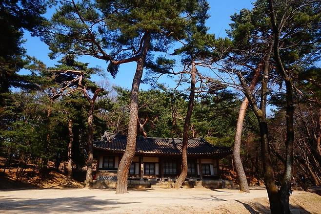 의민황태자(영친왕)와 의민황태자비(영친왕비)를 합장한 영원의 재실. 이준희 기자