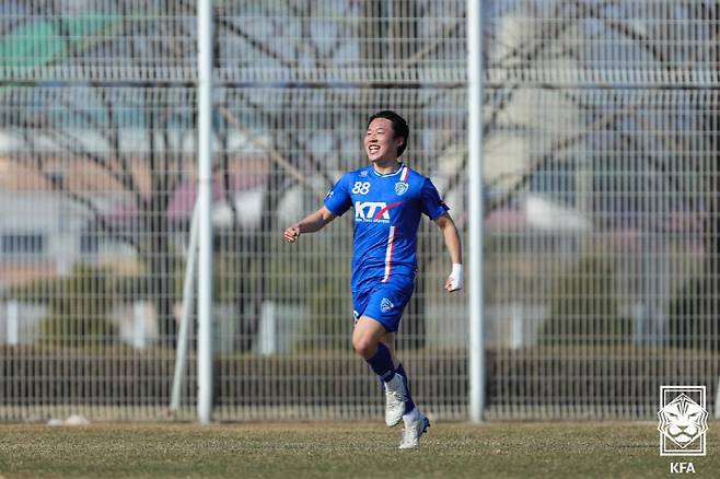 경기 종료직전 결승골을 터뜨리고 기뻐하는 대전코레일 박예찬. 사진제공=대한축구협회