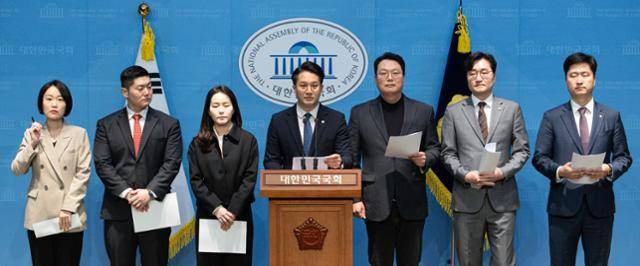 여야 3040 의원들이 23일 국회 소통관에서 '더 나은 연금개혁을 요구하는 국회의원' 긴급 기자회견을 진행하고 있다. 뉴스1