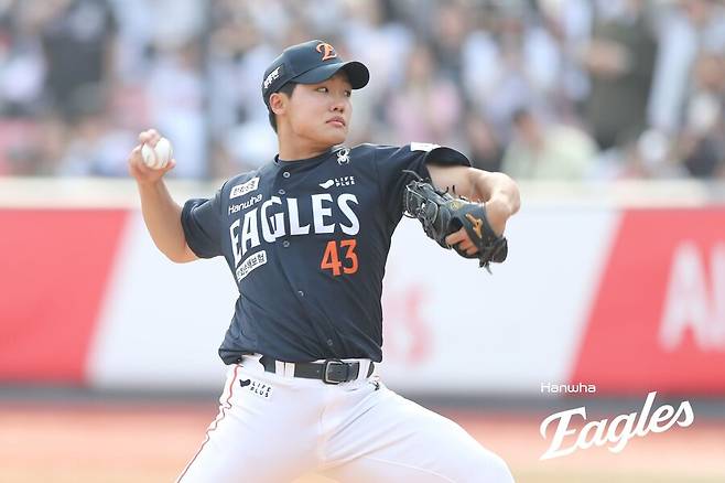 ▲ KBO리그 데뷔전에서 최고 구속 155.6km를 기록하며 160km 유망주의 잠재력을 유감없이 과시한 정우주 ⓒ한화이글스