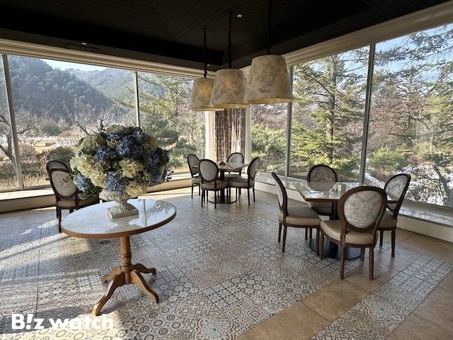 켄싱턴호텔 평창의 카페 '카페 플로리'. / 사진=정혜인 기자 hij@