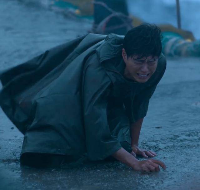 '폭싹 속았수다'에서 아들을 잃고 주저앉아 우는 관식. 넷플릭스 제공