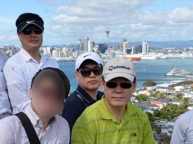 2015년 뉴질랜드 출장 당시 성남시장이었던 이재명 더불어민주당 대표와 고(故) 김문기 성남도시개발공사 개발1처장. (사진=이기인 개혁신당 최고위원 페이스북)