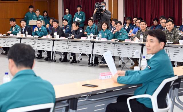 ▲ 강원도 통합방위 협의회가 25일 도청 별관회의실에서 김진태 도지사, 신경호 도교육감, 박후성 2군단장, 엄성규 강원경찰청장, 경민현 강원도민일보 사장과 시장 군수 등이 참석한 가운데 열렸다. 서영