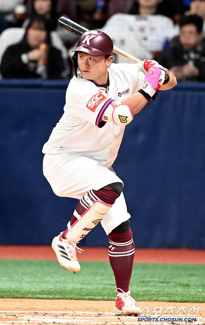 18일 고척스카이돔에서 열린 롯데와 키움의 시범경기, 키움 최주환이 타격을 하고 있다. 고척=허상욱 기자wook@sportschosun.com/2025.03.18/