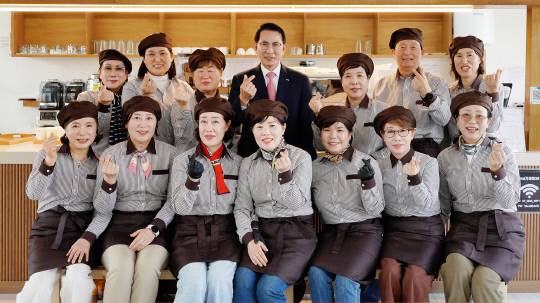 서산 어르신 일자리 창출 '카페 가재미38' 개소. 서산시 제공