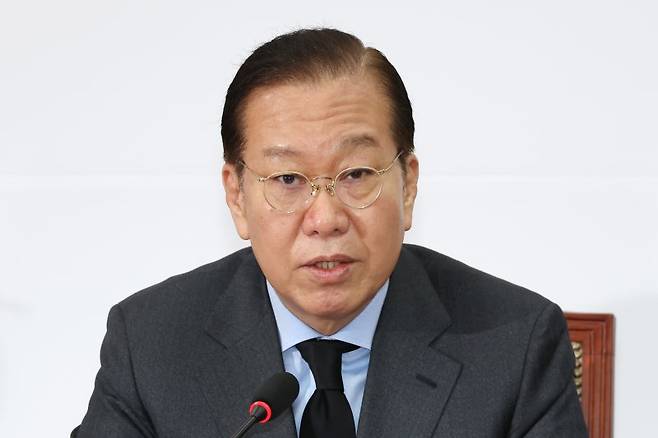 권영세 국민의힘 비상대책위원장이 27일 오전 서울 여의도 국회에서 열린 비상대책위원회의에서 발언하고 있다. 뉴스1