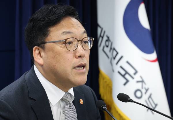 김병환 금융위원회 위원장이 26일 서울 종로구 정부서울청사에서 출입 기자 월례 기자간담회를 하고 있다. 연합뉴스